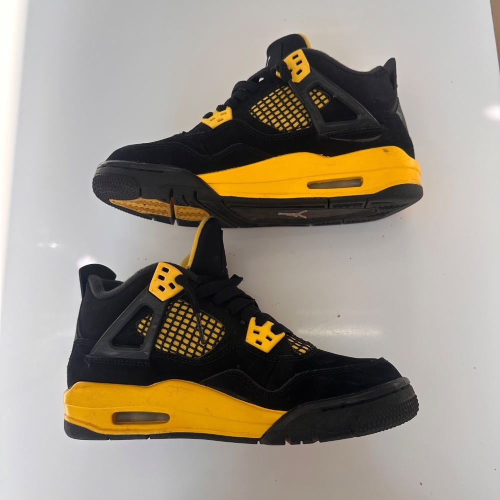 Air Jordan 4 Retro Thunder GS - Picture 4 of 9